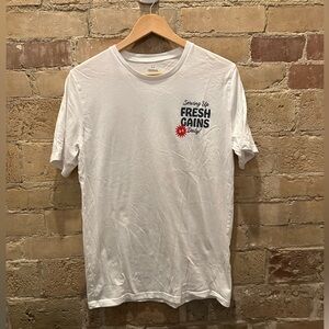 Under Armour men’s Medium Fresh Gains T shirt